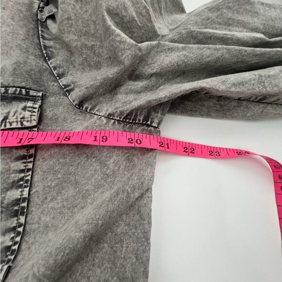 Anthropologie Pilcro Washed Puff Sleeve Buttondown gray sz M - Picture 8 of 10